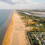 Elegant Villa Near The Beach - Beahost